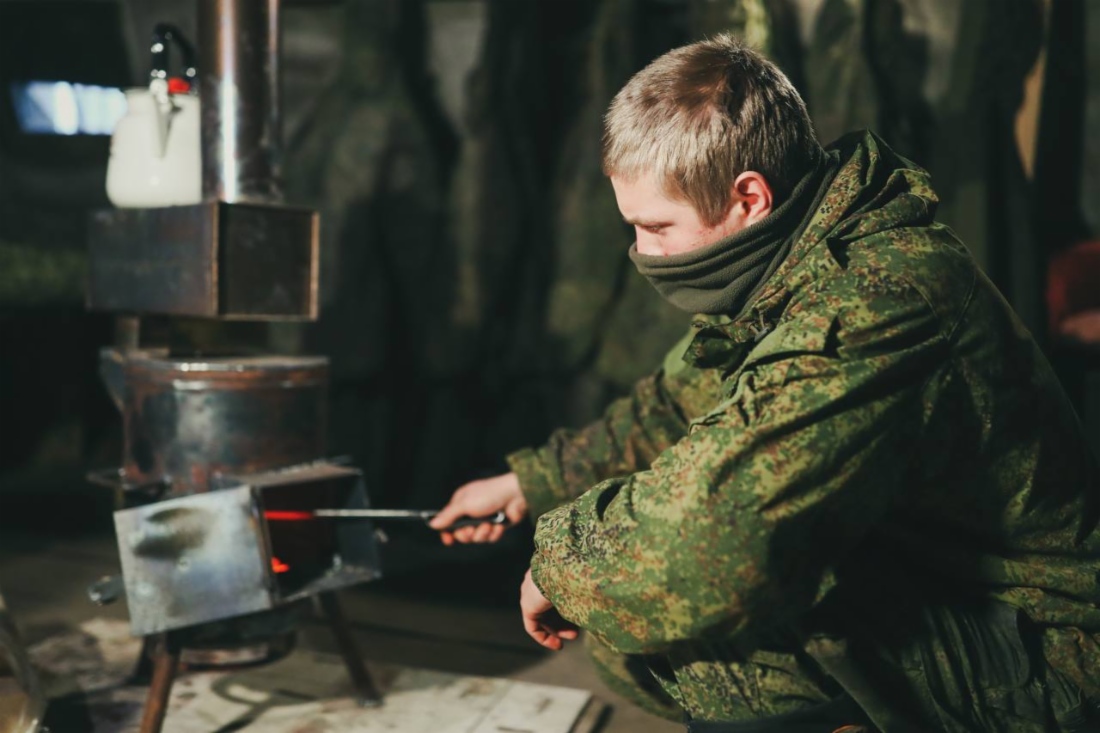 Сотрудники ремонтного филиала «Газпром добыча Надым» и студенты Надымского профессионального колледжа изготовили для солдат печи, которые помогут с обогревом