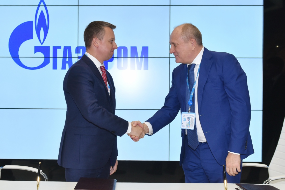 В рамках VII Петербургского международного газового форума Исполнительный директор по развитию бизнеса и коммерциализации Госкорпорации «Роскосмос» Антон Жиганов и Виталий Маркелов подписали дорожную карту по развитию сотрудничества в сфере импортозамещения