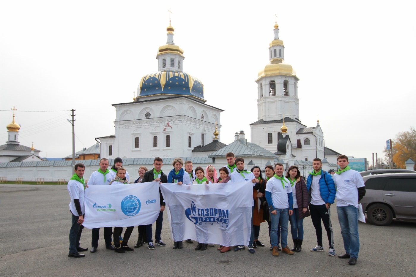 Участники автопробега в г. Тобольске. Тобольский белокаменный Кремль