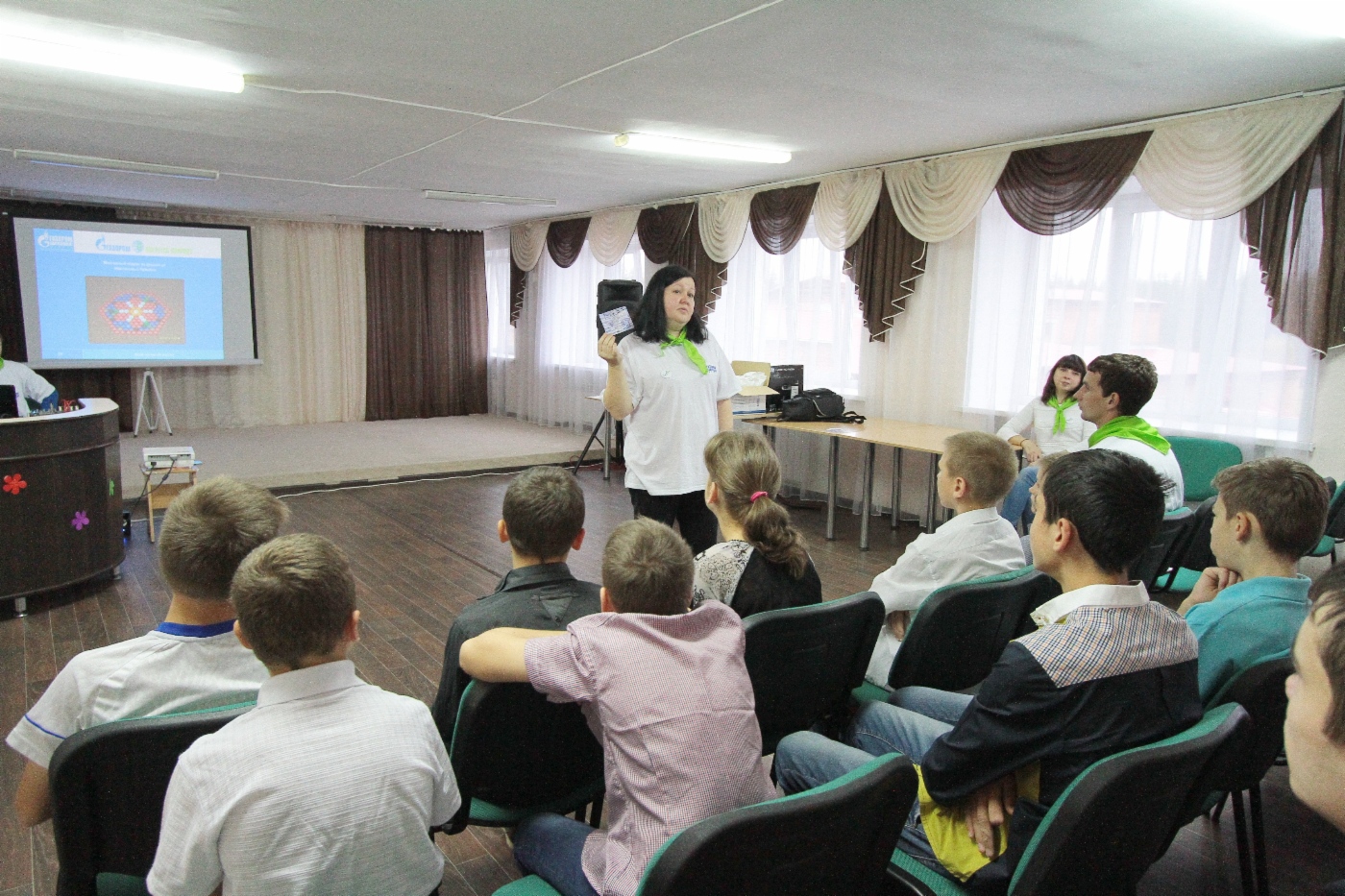 Участники автопробега проводят урок природолюбия