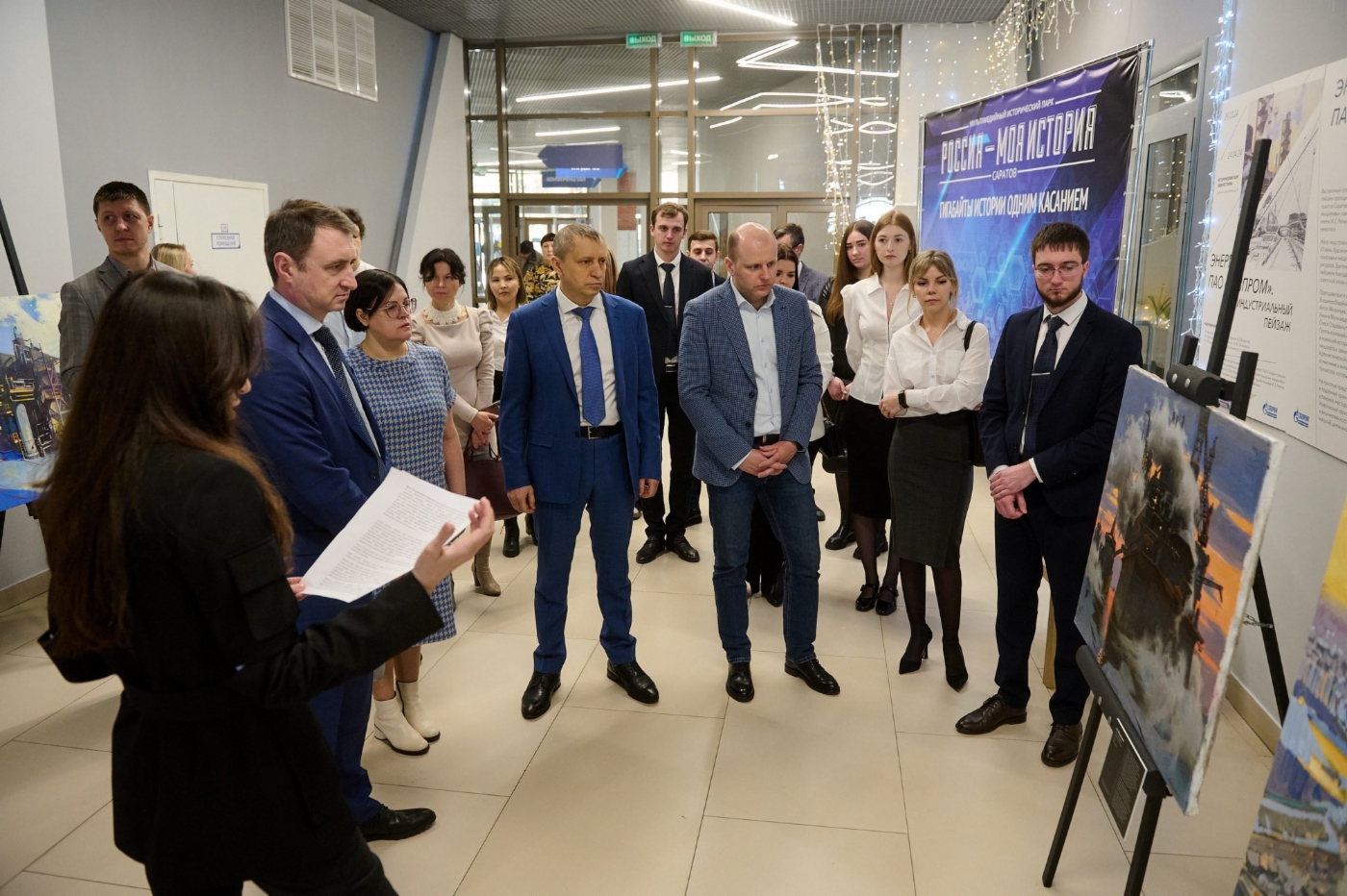 Первыми оценить работы художников смогли работники предприятия-юбиляра