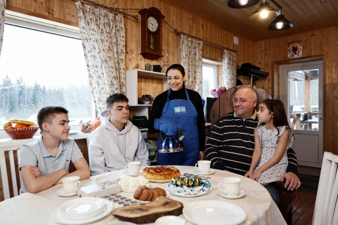 В доме потребителей