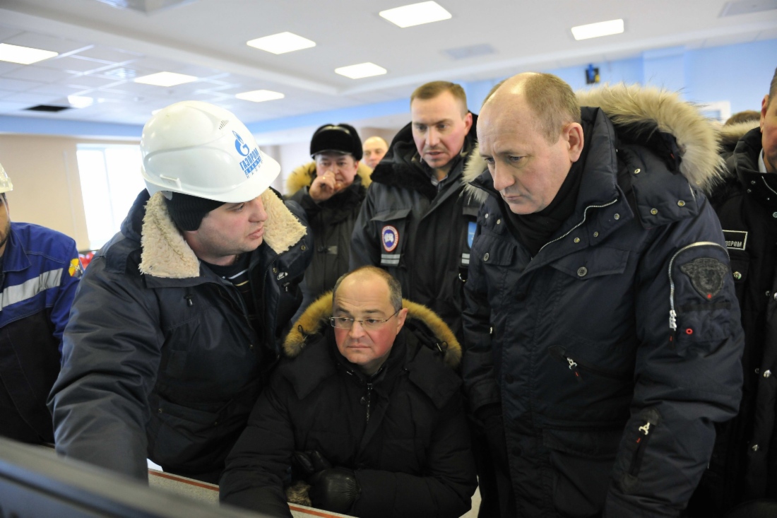 Виталий Маркелов (справа) на Бованенковском месторождении