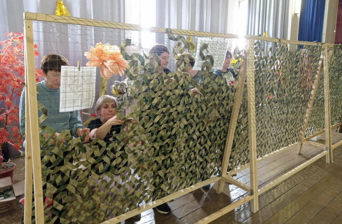 В Ставропольском УПХГ силами работников и ветеранов предприятия изготавливают маскировочные сети и передают в подразделения, где проходят службу мобилизованные коллеги