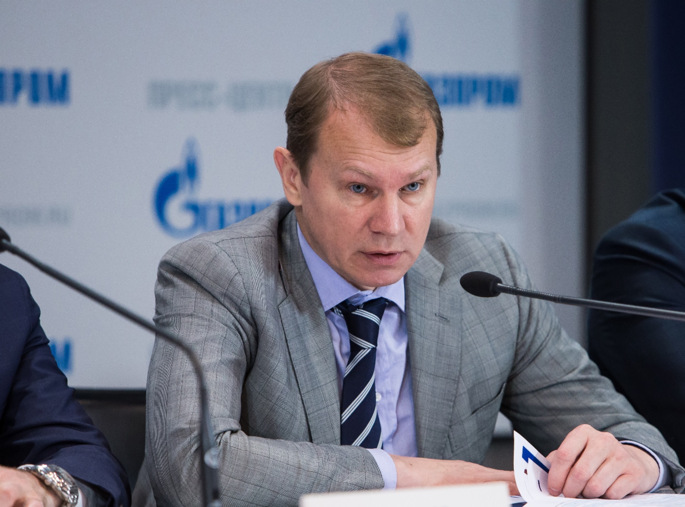 Виталий Хатьков во время пресс-конференции «Финансово-экономическая политика ПАО „Газпром“»