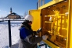 Газовик проводит работы на пункте редуцирования