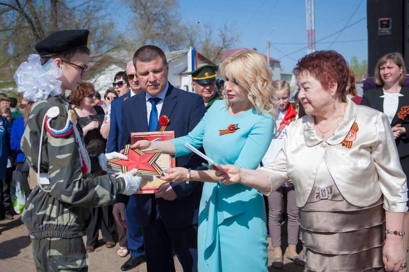 Звезды Победы и напутственные слова каждому школьному отряду