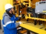 Специалист компании проверяет работоспособность газорегуляторного пункта