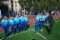 Генеральный директор Фонда поддержки социальных инициатив Газпрома Владимир Приймак вручает символический ключ от нового стадиона юным лицеистам