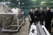 Алексей Миллер (справа) посетил выставку продукции предприятий Томской области