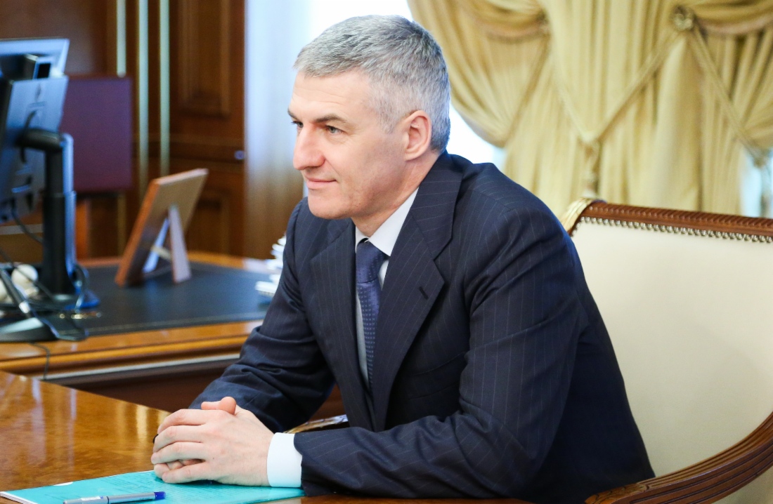 Временно исполняющий обязанности Главы Республики Карелия Артур Парфенчиков во время рабочей встречи с Алексеем Миллером