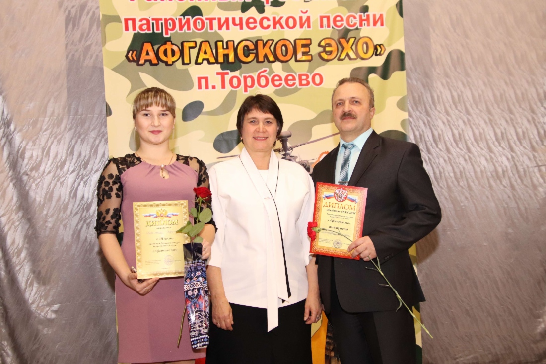 Слева направо: электромонтер Светлана Сафонова, руководитель клуба «Аллегро» Ольга Швецова и оператор службы ЭТВС Альберт Алехин