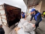 Глобальную закупку вещей первой необходимости организовали по пути к местам назначения