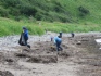 Для залива Чихачёва характерны полусуточные приливы, поэтому вода выносит мусор на берег несколько раз в день
