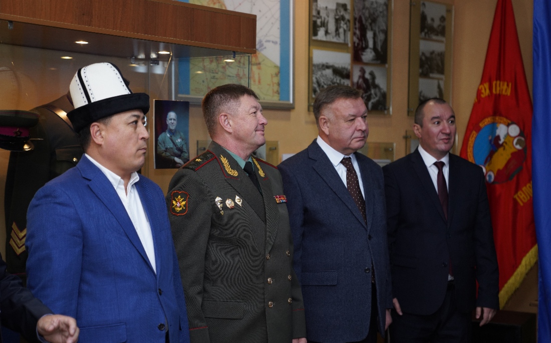 Чрезвычайный и Полномочный Посол Кыргызстана в Монголии Айбек Артыкбаев, Военный и военно-воздушный атташе Посольства РФ в Монголии, генерал-майор Павел Петрунин, Чрезвычайный и Полномочный Посол РФ в Монголии Алексей Евсиков, Чрезвычайный и Полномочный Посол Республики Беларусь в Монголии Дмитрий Горелик