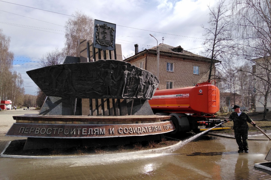 Водные процедуры на Аллее Первостроителей