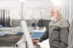 Сотрудник мебельной фабрики за работой
