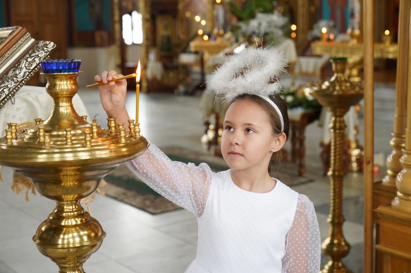 На празднике в храме