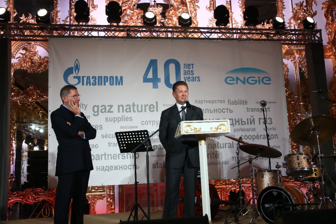 Президент — Генеральный директор ENGIE Жерар Местралле и Алексей Миллер во время празднования 40-летия подписания первого контракта на поставку российского газа во Францию