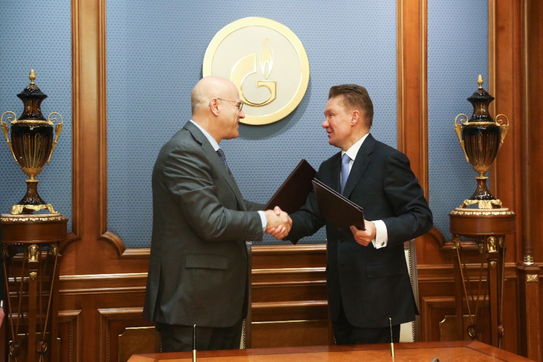 Генеральный управляющий концерна Eni S.p.A. Клаудио Дескальци и Алексей Миллер во время подписания Меморандума о взаимопонимании