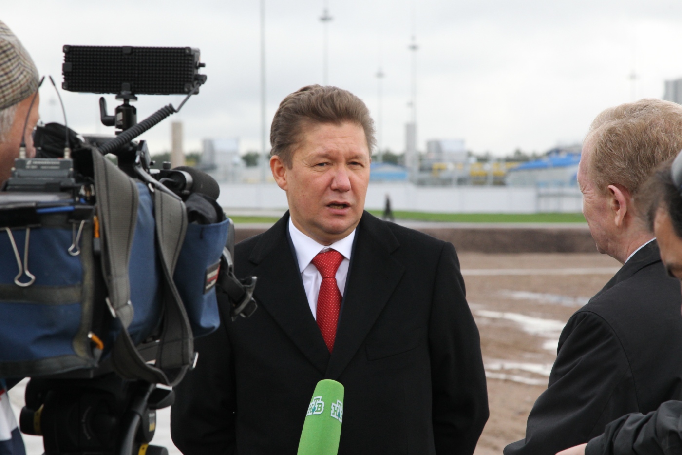 Алексей Миллер общается с прессой