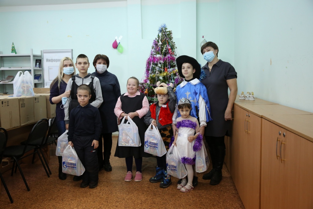 Подарки от предприятия передали в общественную организацию «Ласточка»