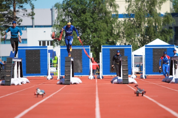 Этап соревнований — 100-метровая полоса с препятствиями