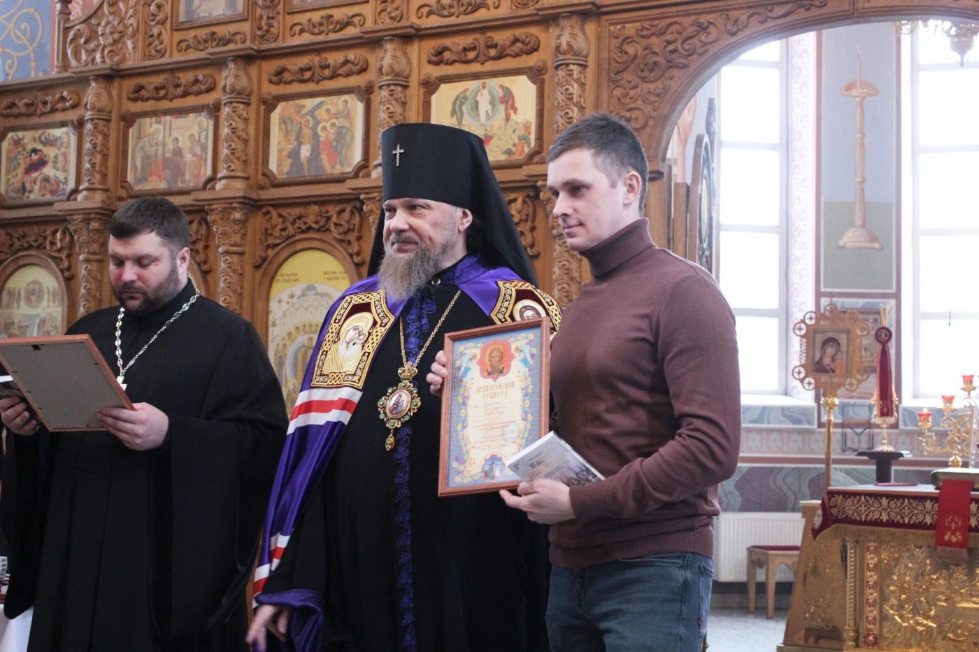 Награждение за вклад в реализацию проекта по росписи храма