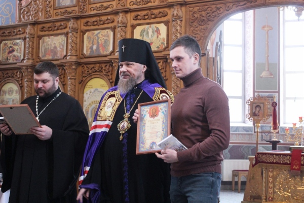 Награждение за вклад в реализацию проекта по росписи храма