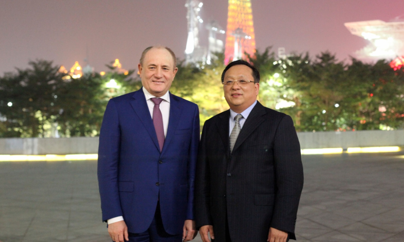 Виталий Маркелов и Вице-президент CNPC Хоу Цицзюнь