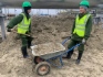 Студенты выполняют бетонные, земельные, арматурные и подсобные работы