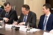 Генеральный директор ООО «Газпром трансгаз Волгоград» Юрий Марамыгин подписывает Соглашение
