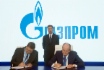 В рамках VIII Петербургского международного газового форума в присутствии Алексея Миллера (на заднем плане) Генеральный директор АО «Объединенная двигателестроительная корпорация» Александр Артюхов и Виталий Маркелов подписали Программу сотрудничества в области обеспечения «Газпрома» надежным отечественным газотурбинным оборудованием на период до 2030 года
