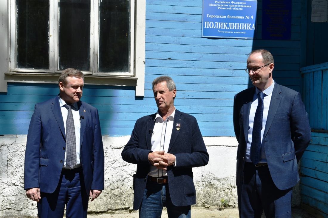 Губернатор Рязанской области Николай Любимов, председатель Рязанского отделения Русского географического общества Михаил Малахов, генеральный директор ООО «Газпром трансгаз Москва» Александр Бабаков