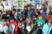 Участники акции «Бессмертный полк». В центре В. А. Кроха — генеральный директор ООО «Газпром добыча шельф Южно-Сахалинск»