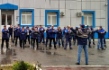Комплекс утренней гимнастики проводит председатель Первичной профсоюзной организации Тарумовского линейного производственного управления магистральных газопроводов (ЛПУМГ) Роман Мещеряков