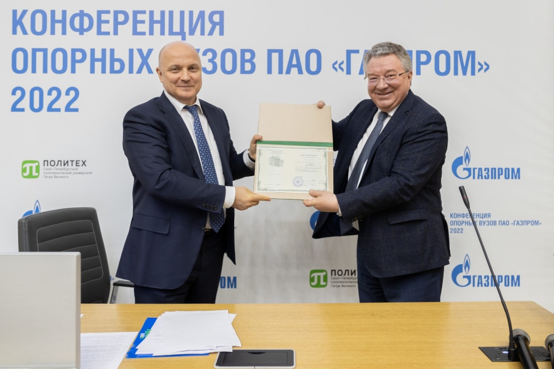 Заместитель Председателя Правления — начальник Департамента ПАО «Газпром» Олег Аксютин и ректор Санкт-Петербургского политехнического университета Петра Великого Андрей Рудской