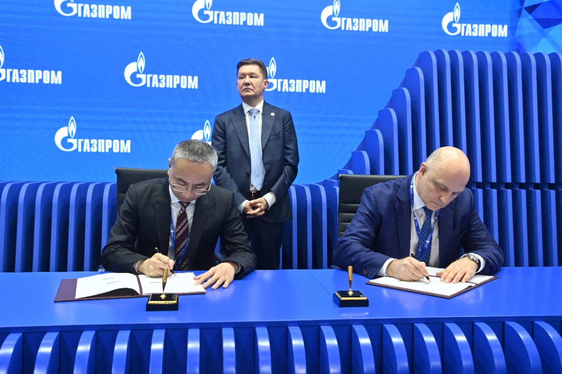 Вице президент CNPC Се Цзюнь и Олег Аксютин