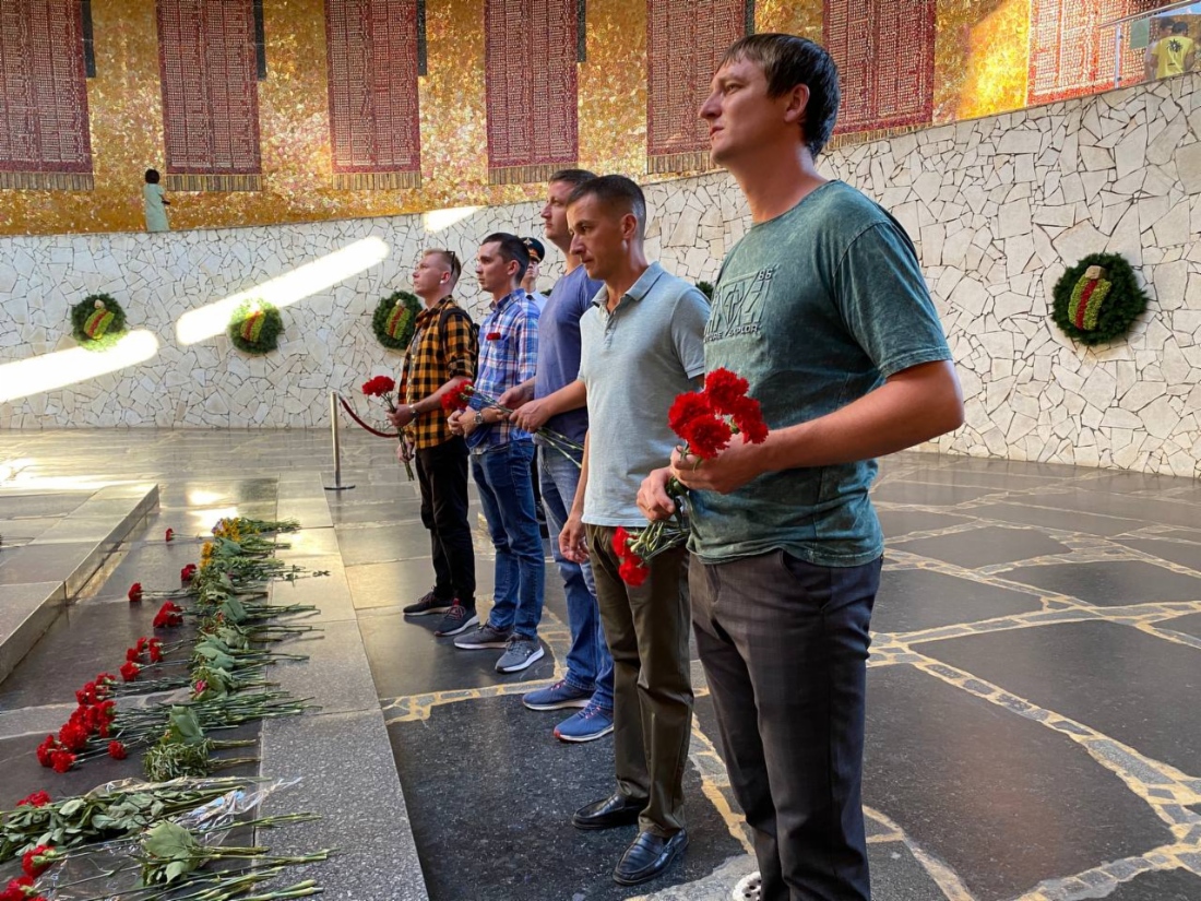 В Волгограде молодые специалисты посетили главную высоту России Мамаев курган