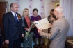 К тем, кому было трудно дойти до Дома культуры, гости с подарками приехали домой