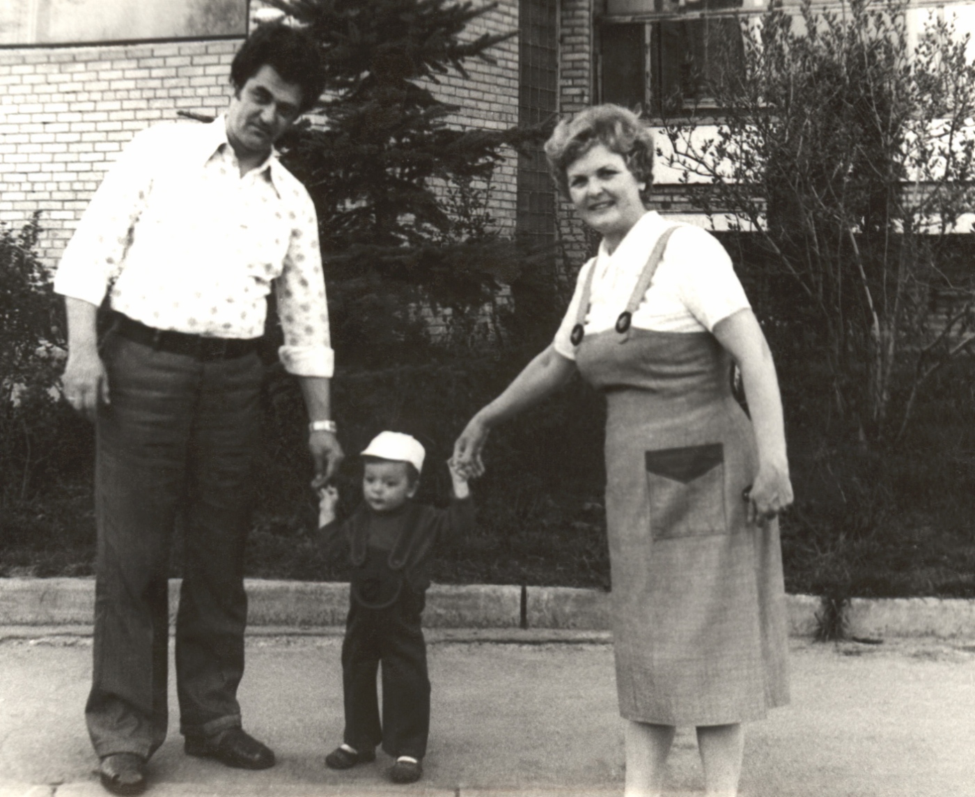 С сыном и внуком (Москва, 09.05.1981 г.)