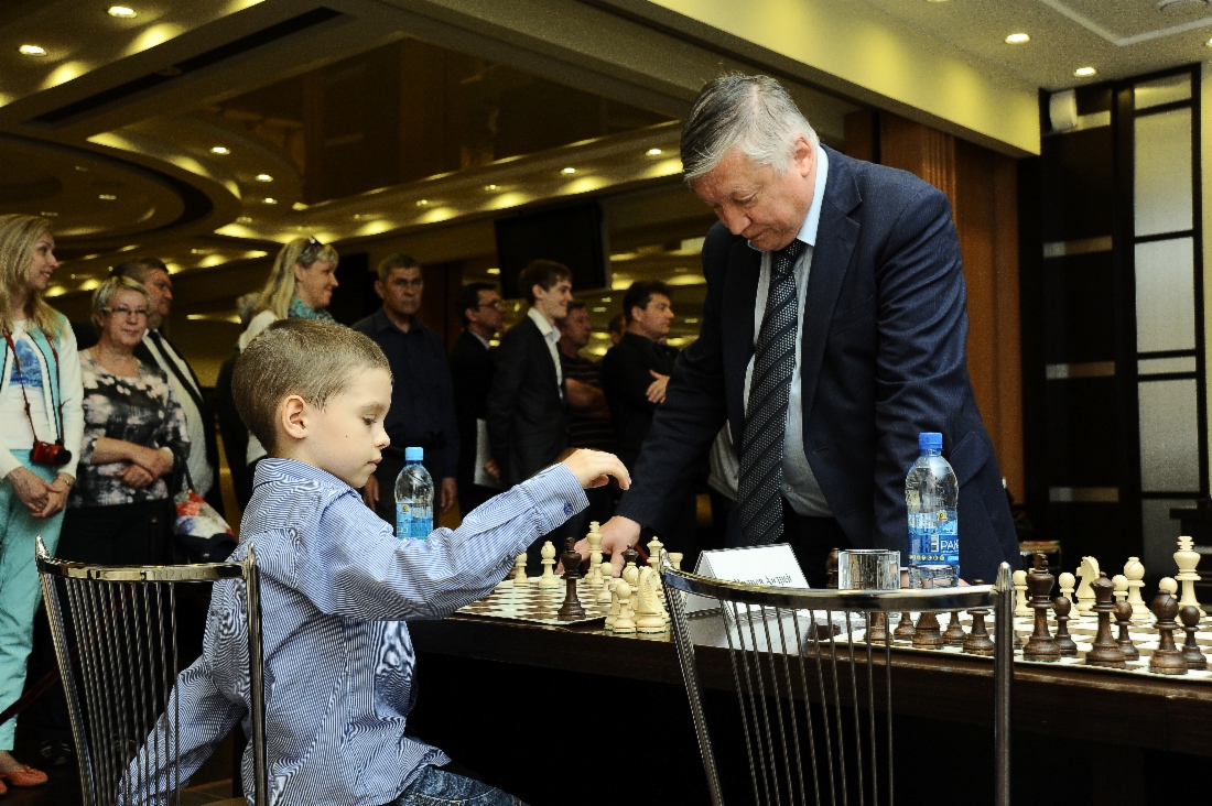 Сеанс одновременной игры от Анатолия Карпова