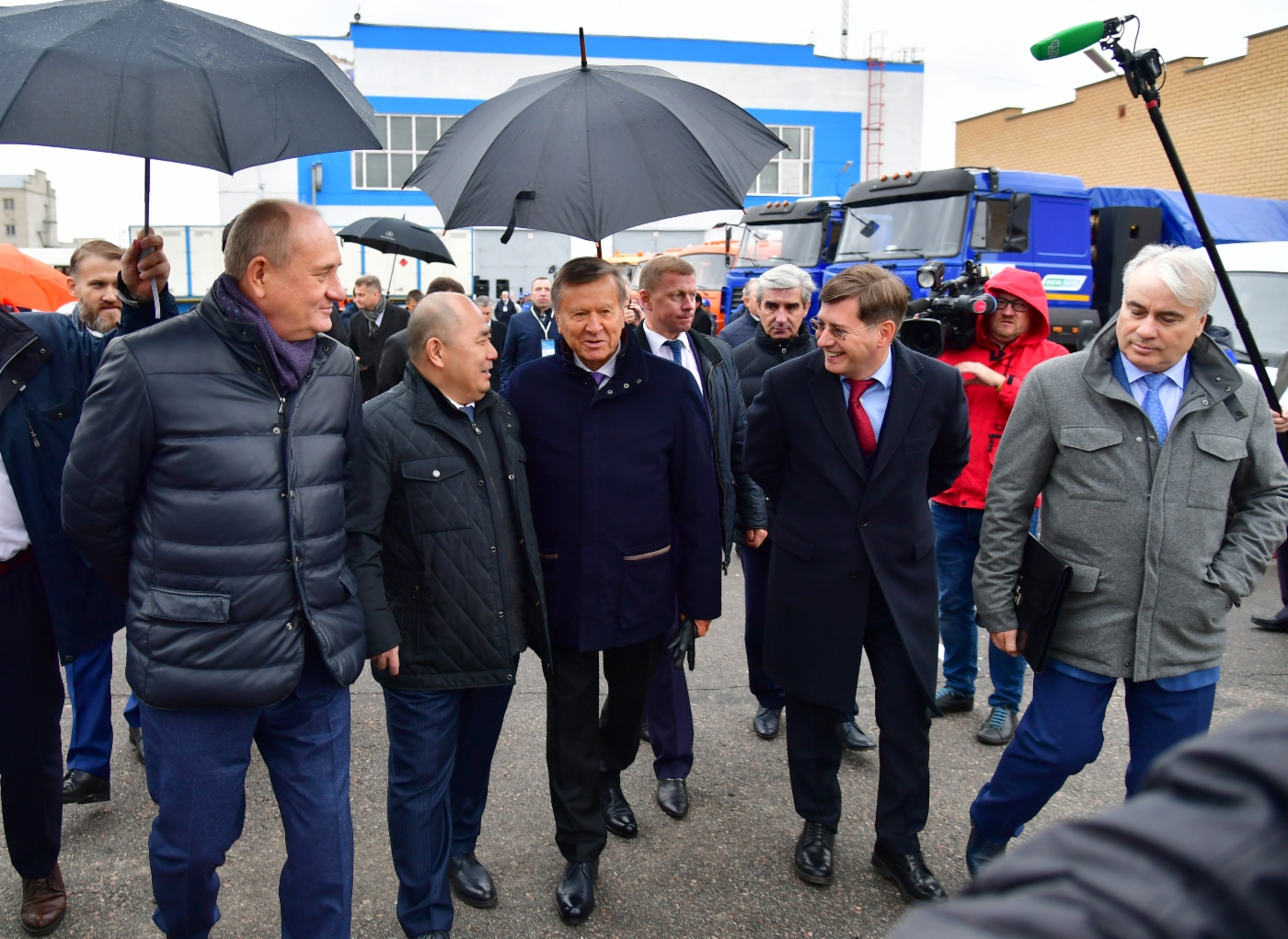 Во время посещения выставки газомоторной техники на специализированном автотранспортном предприятии ООО «Газпром трансгаз Нижний Новгород»