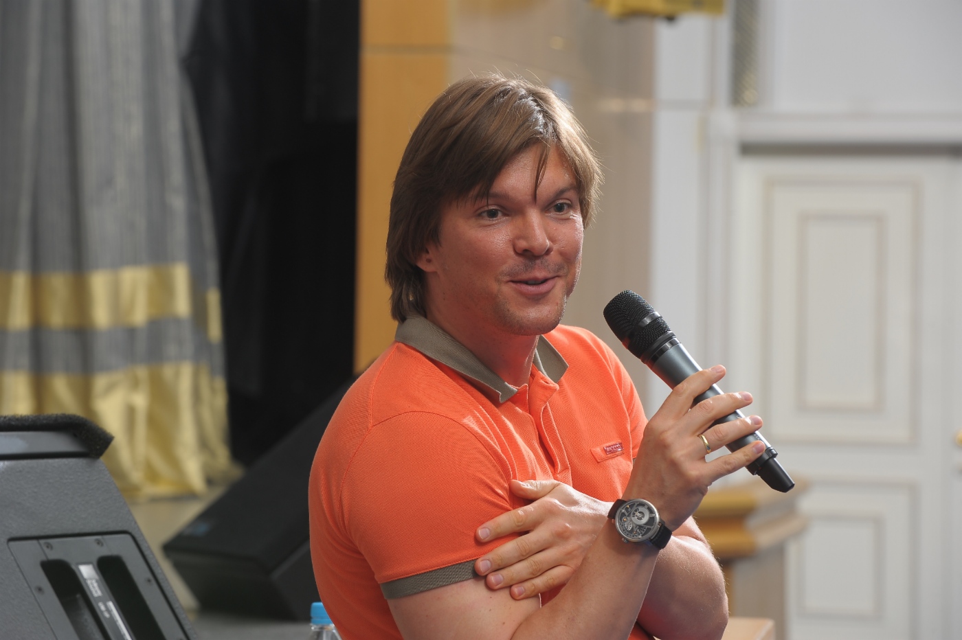 Мастер-класс «Информация — наша профессия» проводит заместитель генерального директора ОАО «Первый канал», директор Дирекции информационных программ Кирилл Клейменов