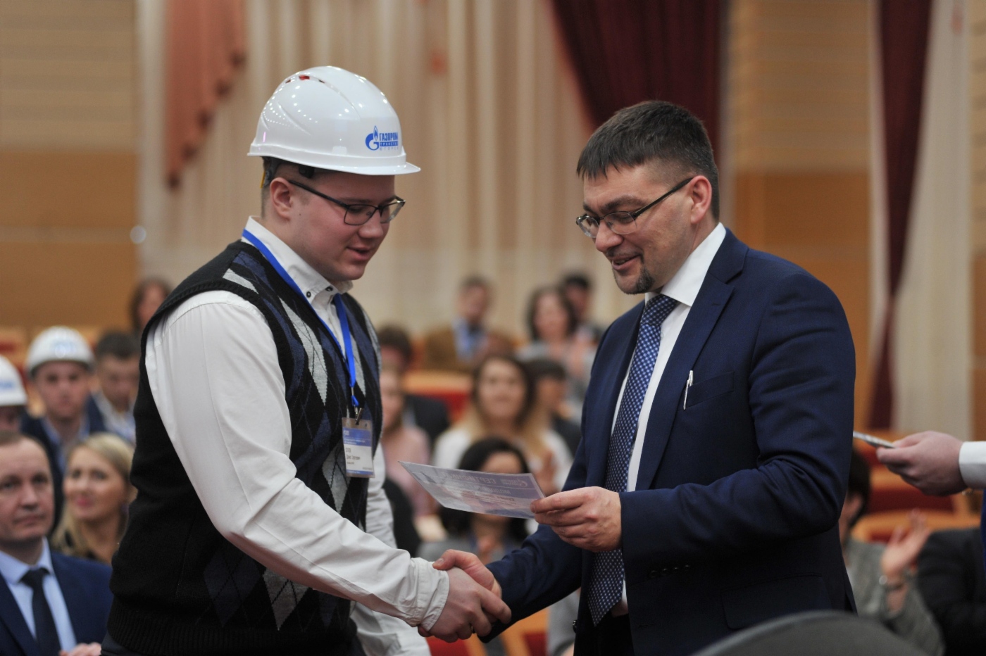 Каждый участник слета получил сертификат молодого специалиста ООО «Газпром трансгаз Югорск»