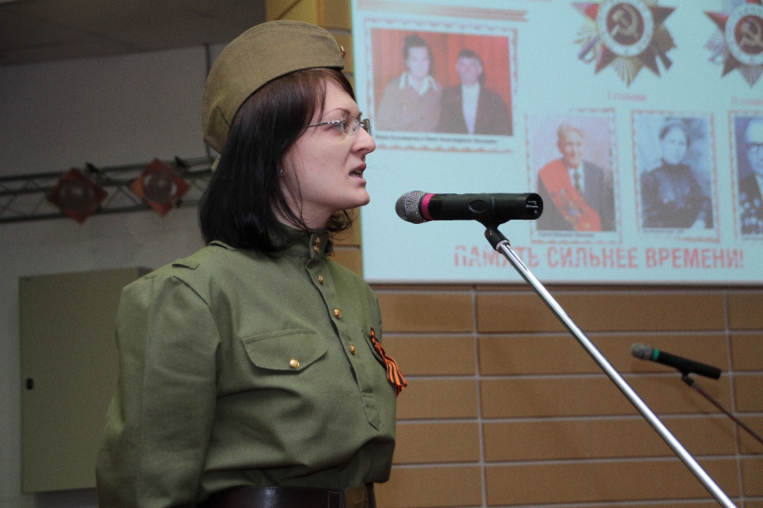 Прозвучали стихотворения Павла Николаева, артиллериста-разведчика, папы Татьяны Андрес, ведущего экономиста отдела налогов