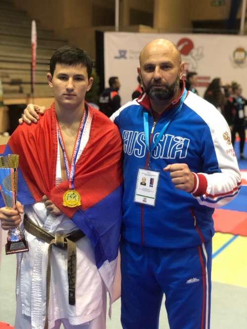 Данила Мащенко (слева) и спортивный директор клуба «Сетокан трансгаз Ставрополь» Виктор Мащенко (справа)