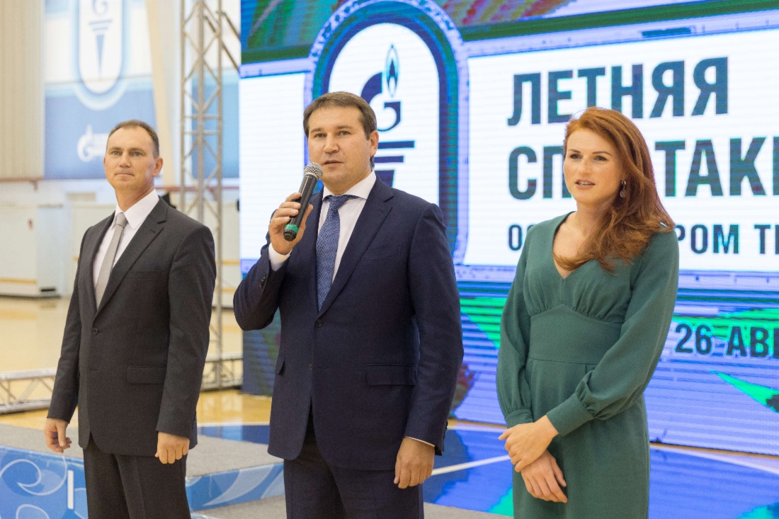 Слева направо: Сергей Нестеренко, председатель ОППО «Газпром трансгаз Ухта профсоюз»; Александр Гайворонский, генеральный директор ООО «Газпром трансгаз Ухта»; Олеся Зыкина, заслуженный мастер спорта России по легкой атлетике, двукратный призер Олимпийских игр, шестикратная чемпионка мира и чемпионка Европы по легкой атлетике Слева направо: Сергей Нестеренко, председатель ОППО «Газпром трансгаз Ухта профсоюз»; Александр Гайворонский, генеральный директор ООО «Газпром трансгаз Ухта»; Олеся Зыкина, заслуженный мастер спорта России по легкой атлетике, двукратный призер Олимпийских игр, шестикратная чемпионка мира и чемпионка Европы по легкой атлетике
