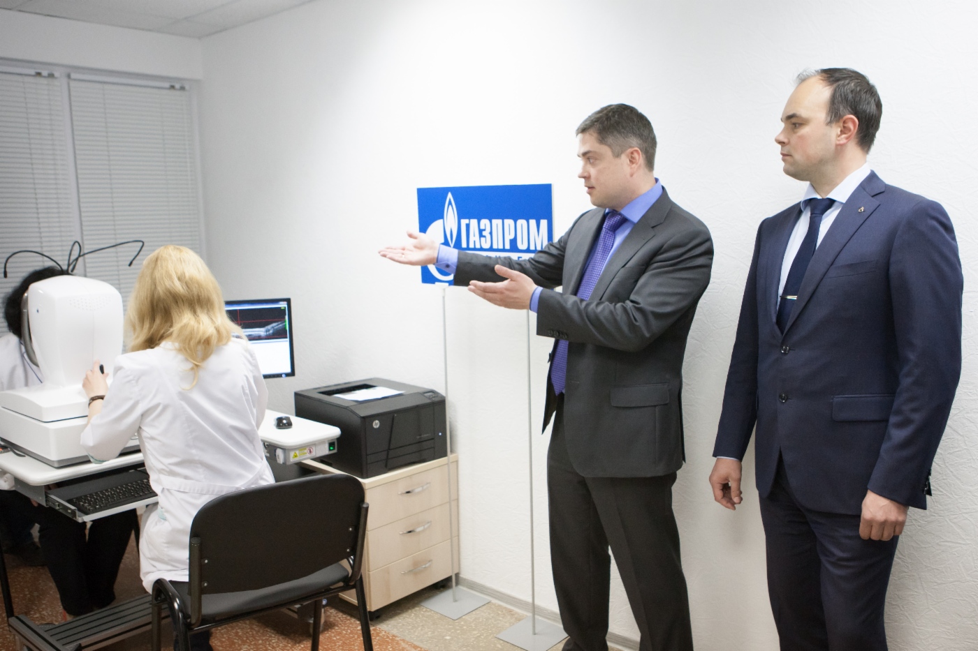«Газпром трансгаз Ухта» подарило Республиканскому центру микрохирургии глаза диагностический прибор нового поколения