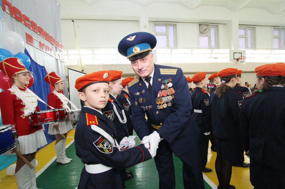 С наилучшими пожеланиями в дальнейшей учебе. Поздравляет Олег Баргилевич